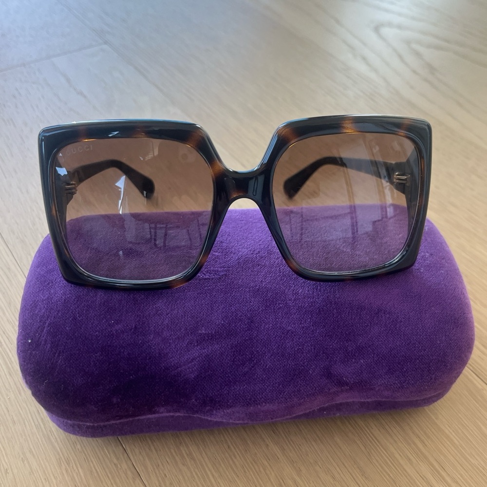 Gucci Tortoiseshell oversized Sunglasses - Picture 3 of 8